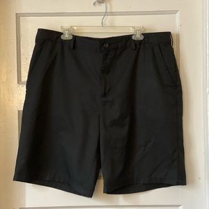 Izod Golf Classic Black Shorts Size 40